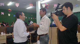 José Eduardo sendo entrevistado pela TVD.